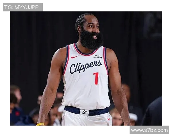 詹姆斯·哈登狂砍41分三双,快船队险胜背后暴露防守漏洞与球队化学反应隐忧